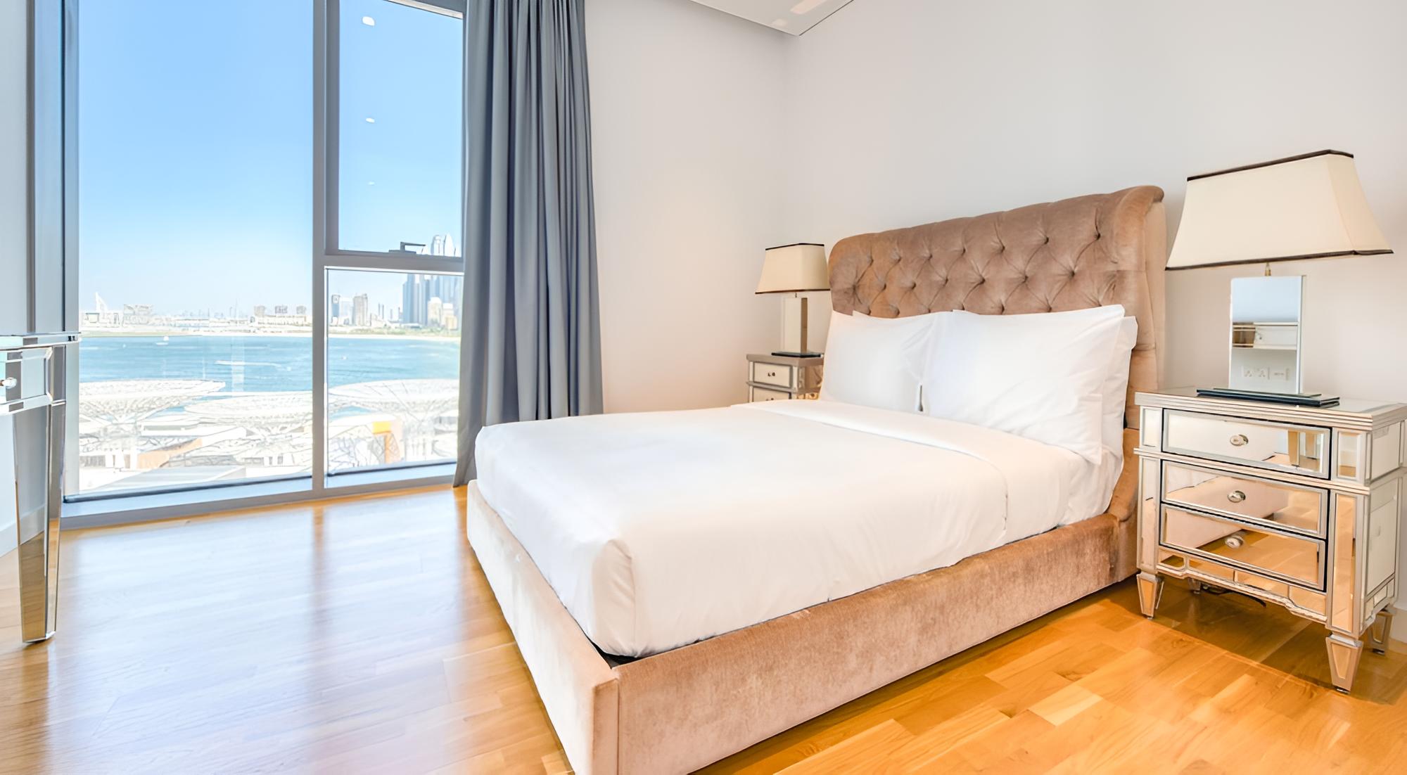 Beautiful Large 3 B/R Apt in BlueWaters Island