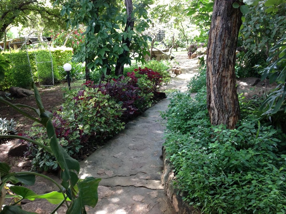 Lynn's Guest House