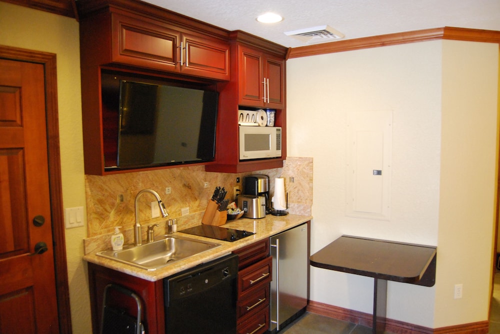 White Pines 1-BD at Westgate - Cloud 9