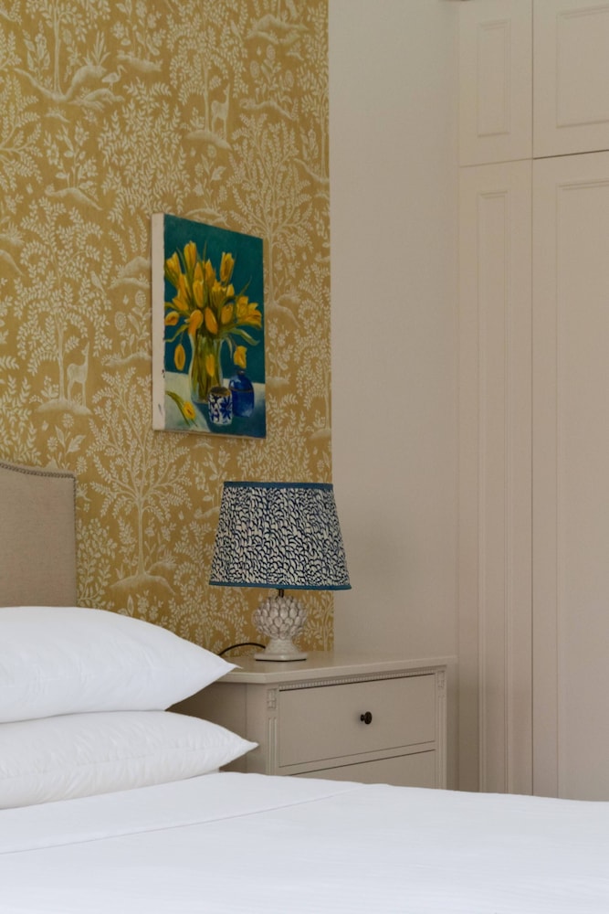 Sloane Avenue IV by Onefinestay