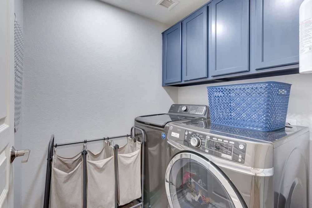 Lux Scottsdale Condo Overlooks 9th Hole Near Golf