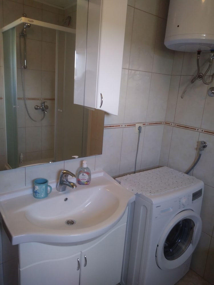 Holiday House en Podbablje — bathroom