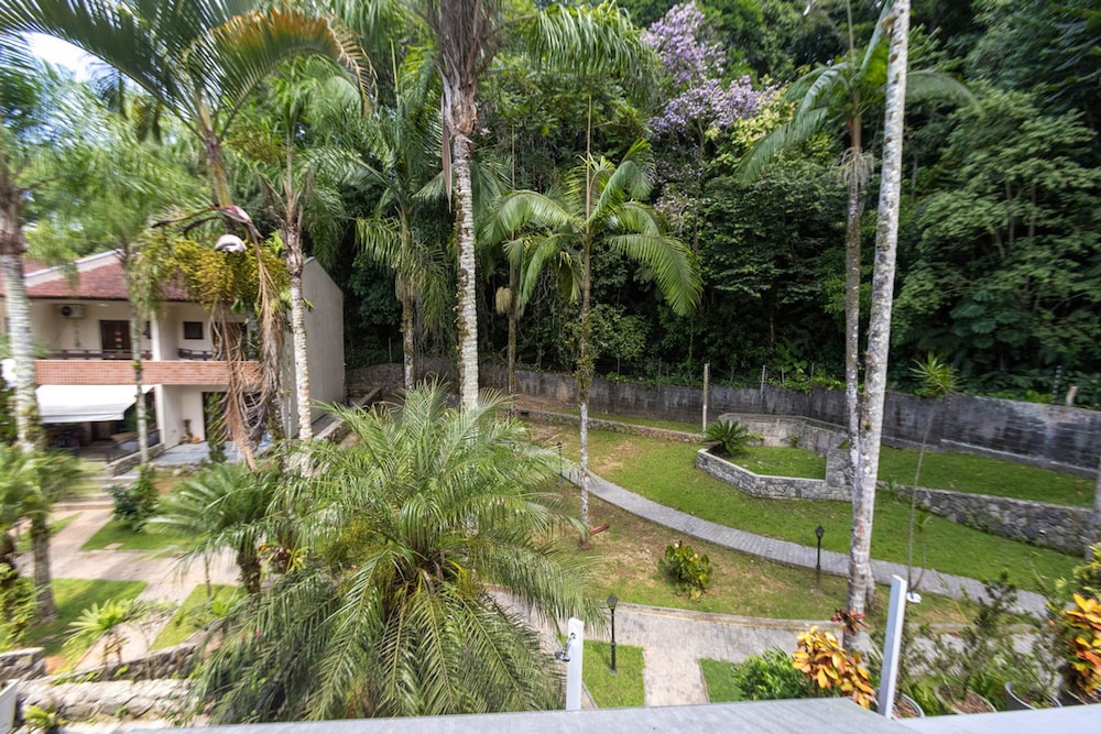 Casa em Condom nio com Piscina Wi-fi e Garagem