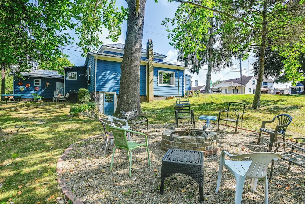 Boat & Unwind! Charming Atwood Lake Farmhouse