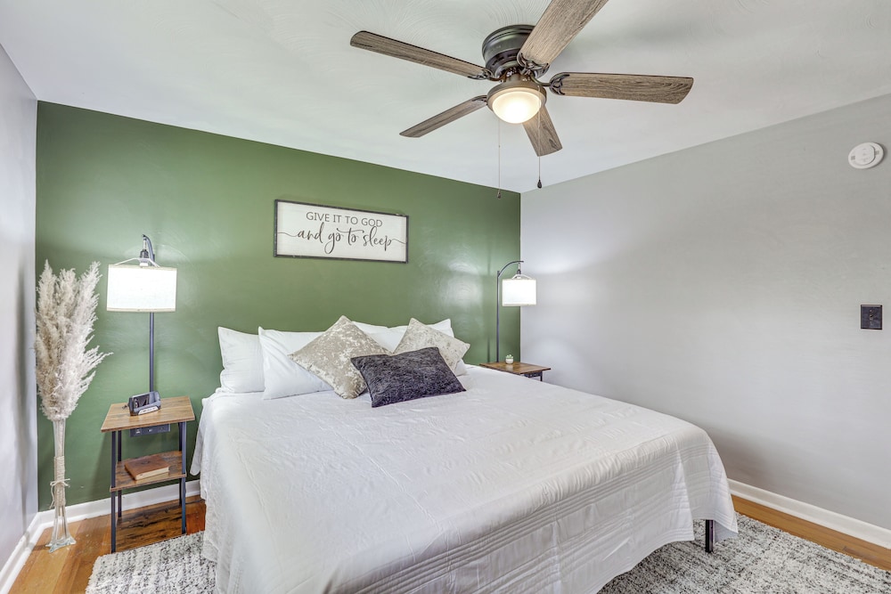 Fish, Hike & Golf: Leisurely Navarre Home w/ Yard!