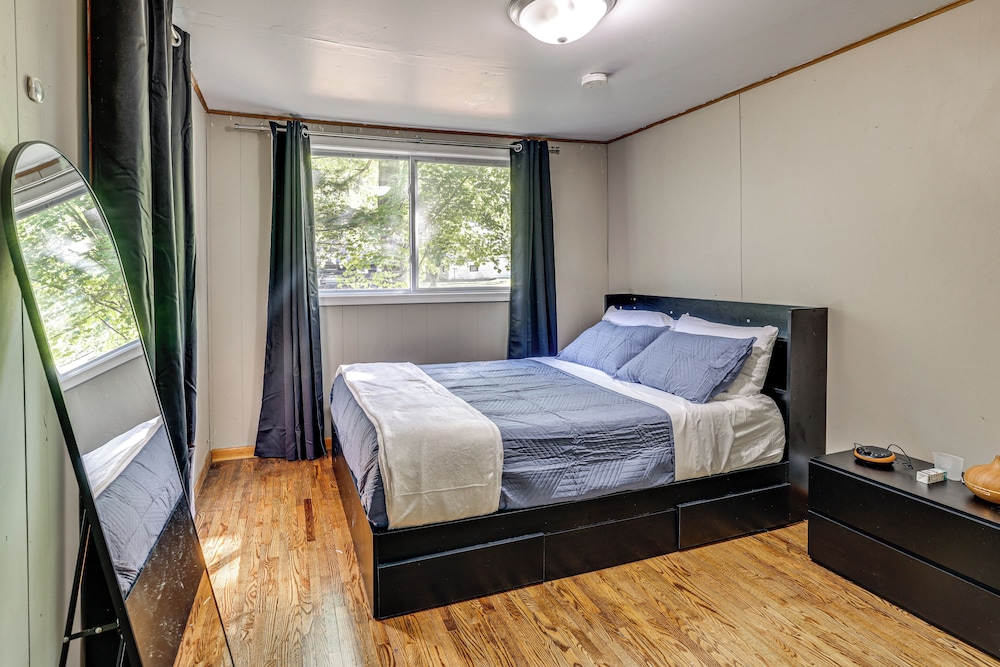 Tranquil Home in Dtwn Baldwin: Fish, Hike & Golf!