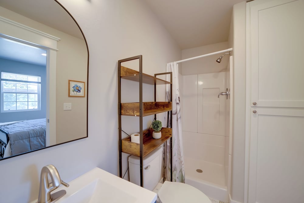 Hike, Fish & Explore: Cabin Near Eufala Lake!