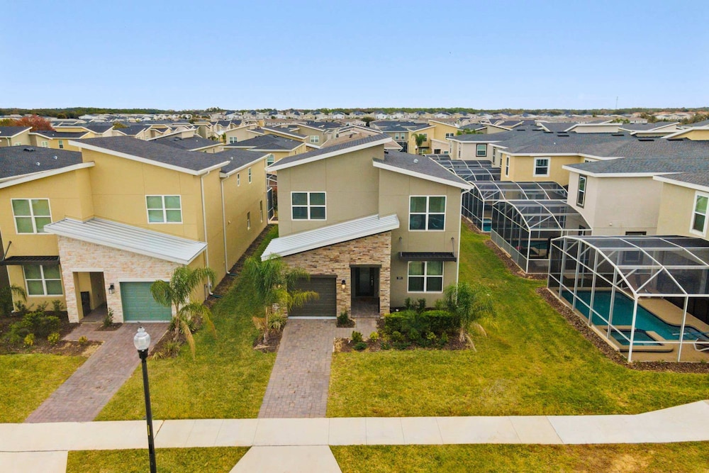 Chic Spacious 5BR Retreat Near Disney