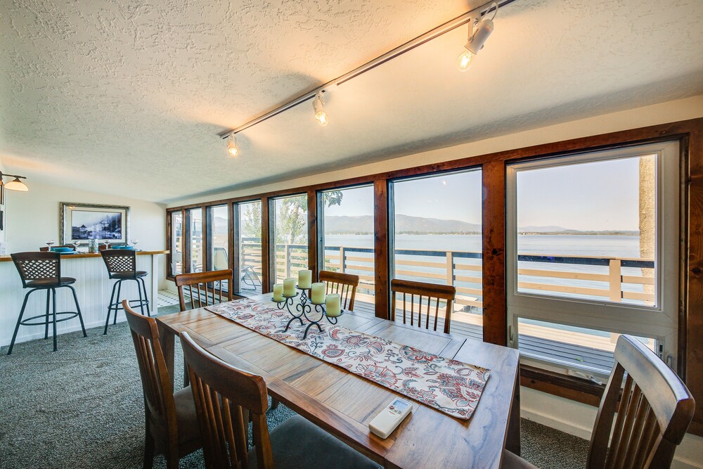 Charming Sagle Retreat w/ Hot Tub  Cozy Fireplace - Property Image 7