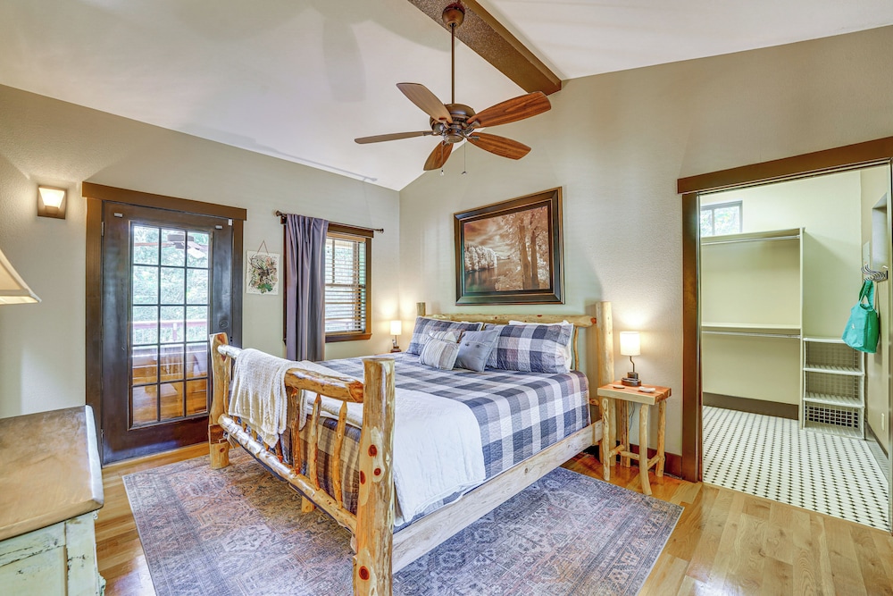 Hot Tub Soaks & Outdoor Fun: Fayetteville Cabin