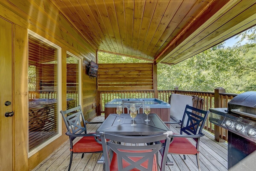 Making Memories - 1 Bedrooms, 1 Baths, Sleeps 4 Home by RedAwning