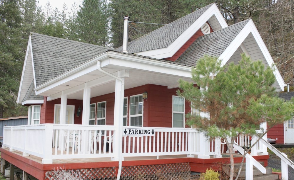 Hearthstone Elegant Lodge by the River
