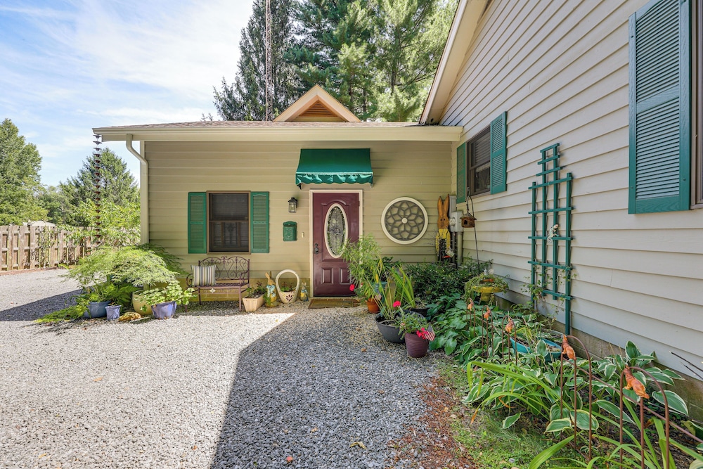 Unique & Artistic Retreat Near Rehoboth Beach!