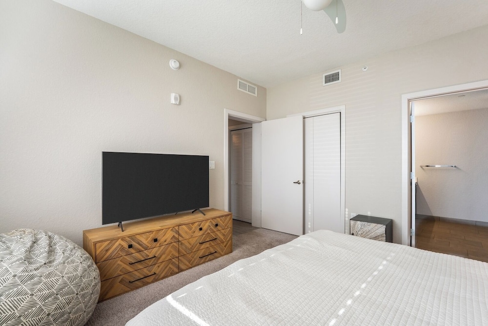 Daytona 2BR Getaway Parking Family & Pet-friendly