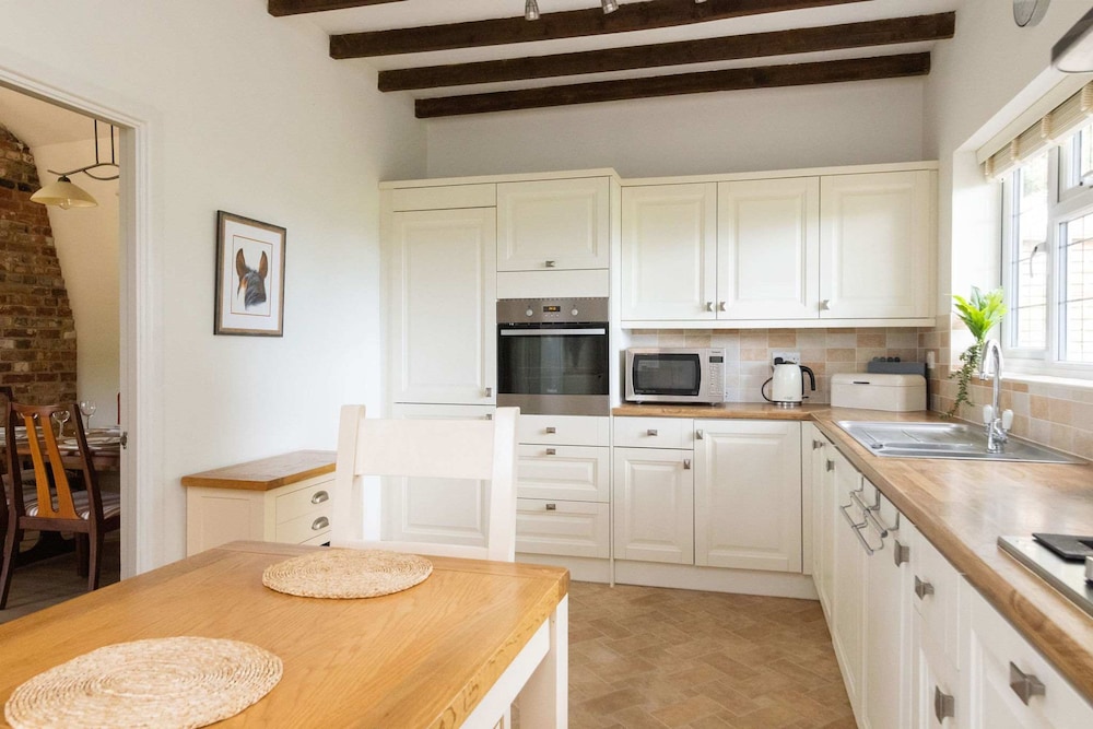 Homely Cottage for 6 Near Chichester Goodwood