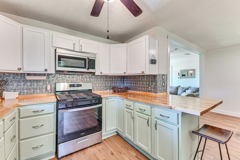 Pet-friendly Home w/ 1-acre Yard in Aubrey