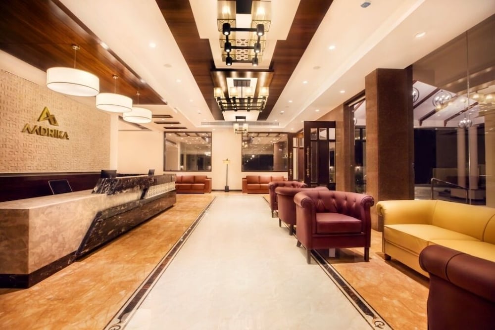 Lobby & Reception