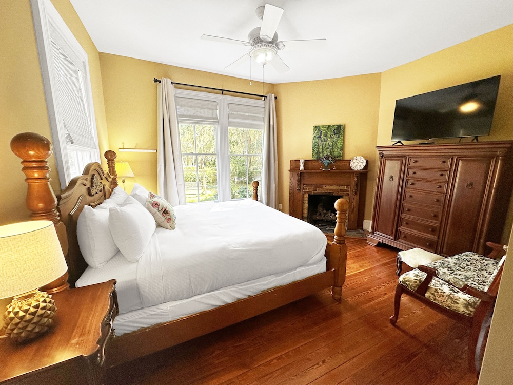 Camellia Rose Inn view 5