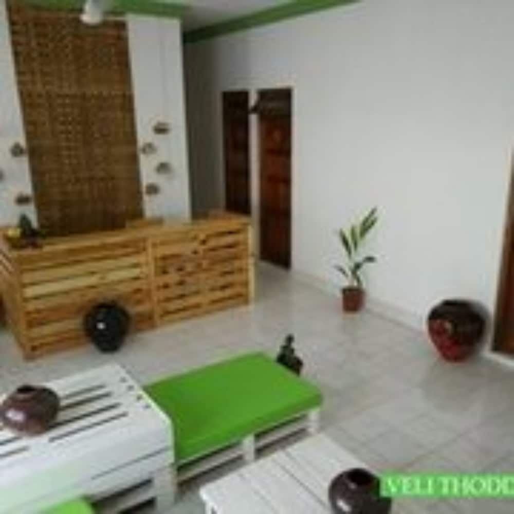 Veli Thoddoo Inn
