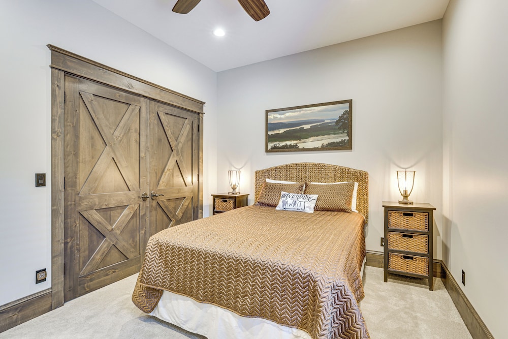 River Views + Wraparound Deck: Dubuque Getaway