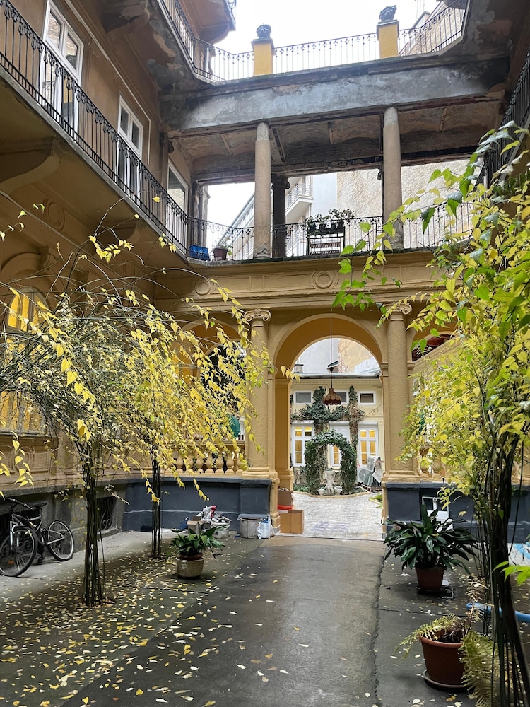 Oasis Inn Budapest