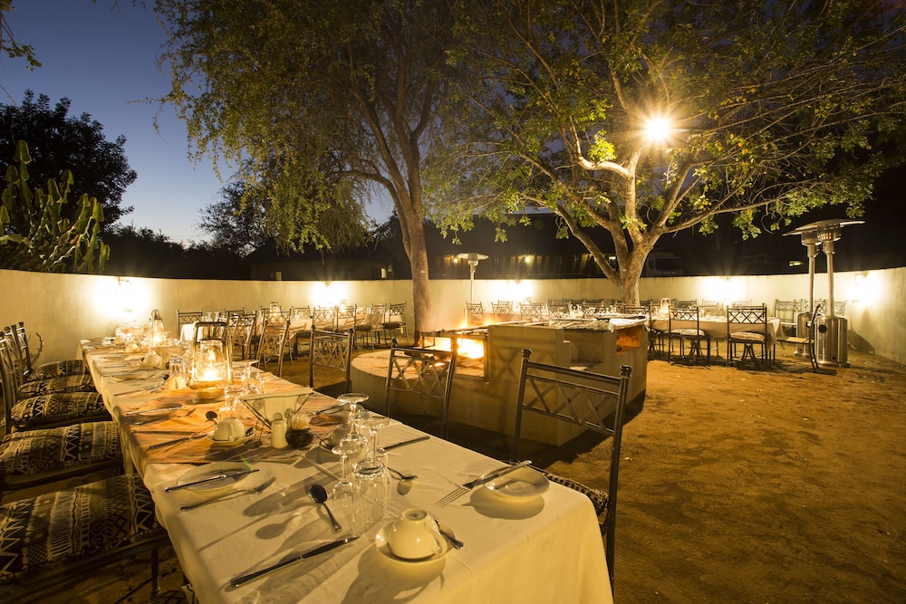 Nyati Safari Lodge