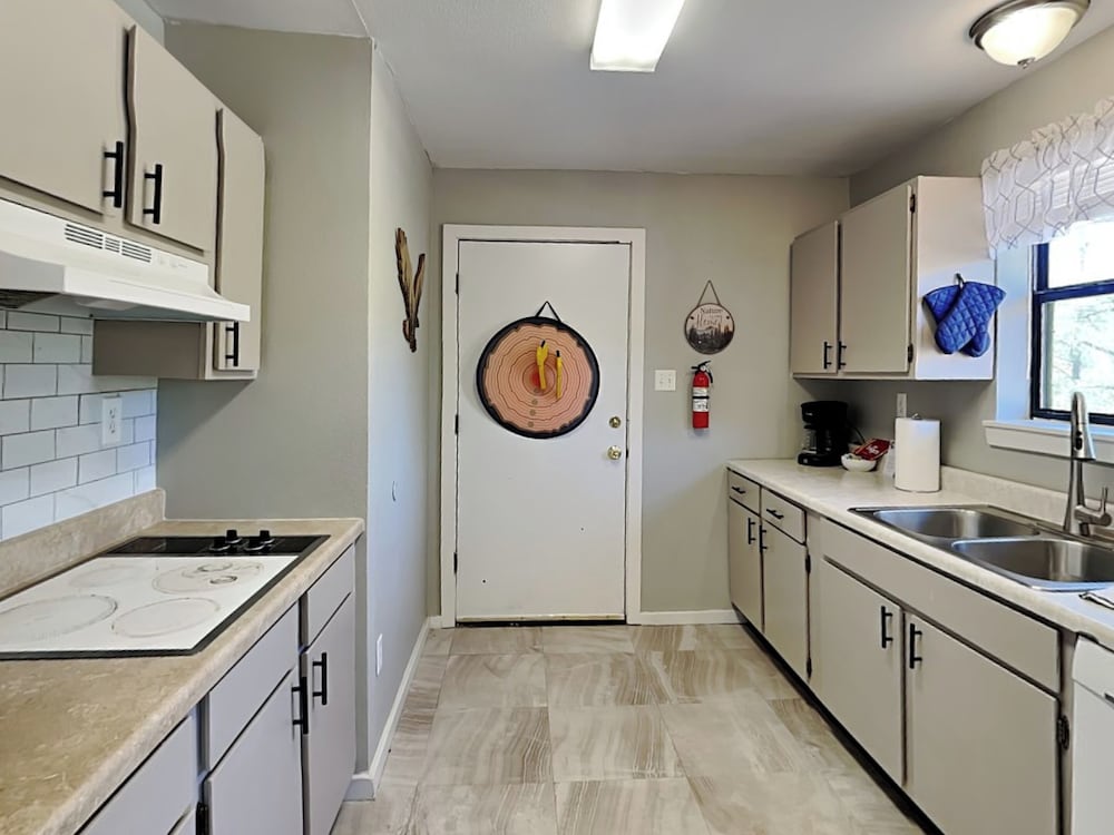 Knotty Pines Cabin by Ruidoso Vacation Rentals