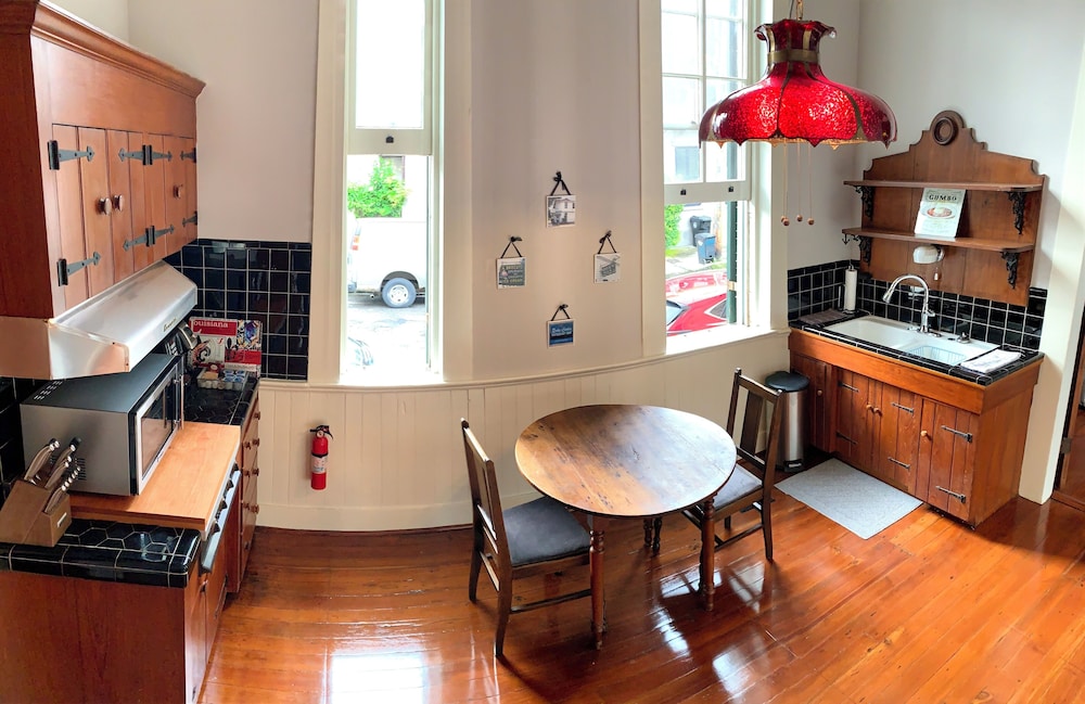 French Quarter Lanaux Mansion B & B