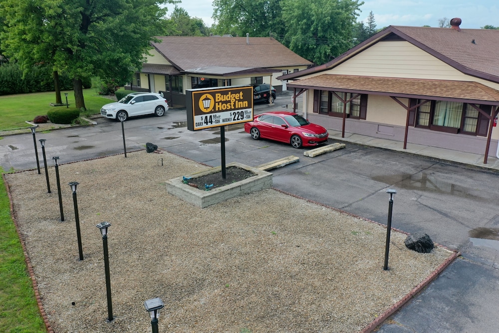 Budget Host Inn - Property Image 13