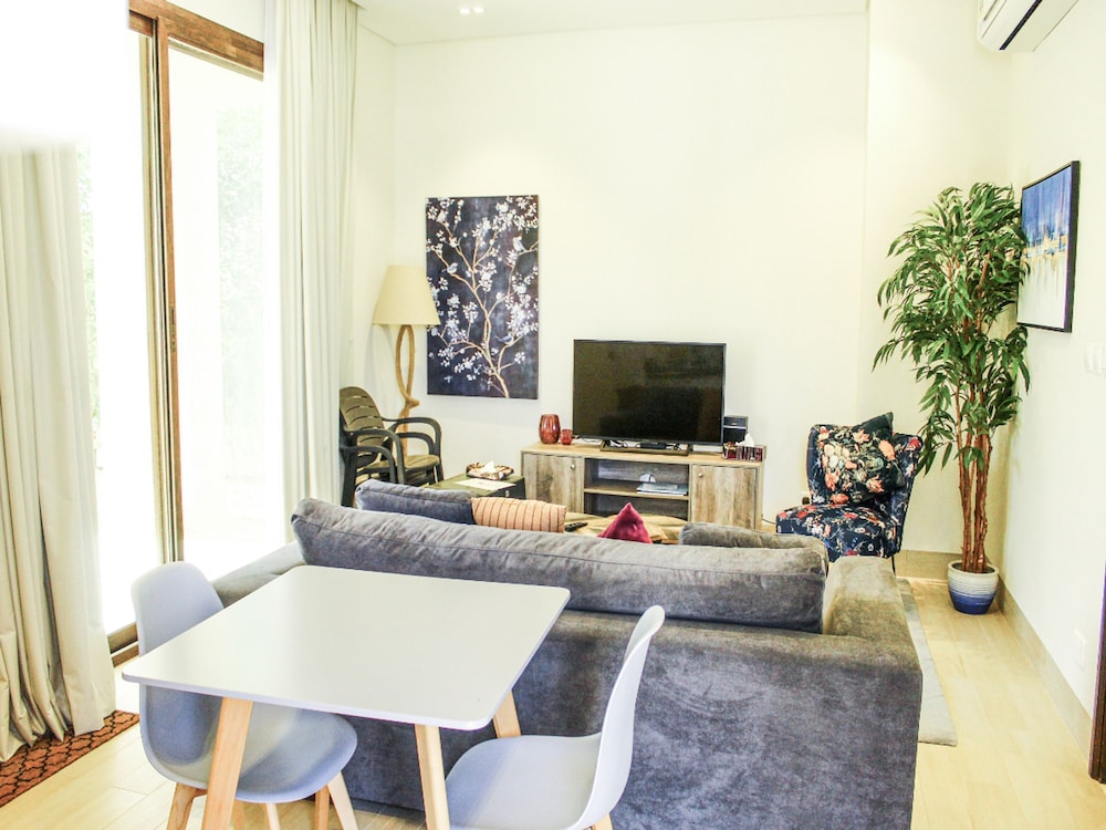 Serene 1-bedroom With Pool View