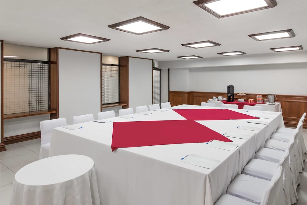 Culiacan Vacations - Wyndham Executivo Culiacan - Property Image 1