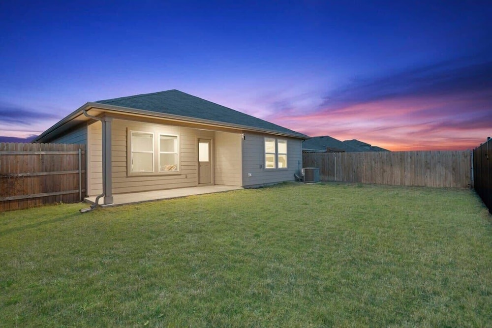 @ Marbella Lane - Amazing 4BR Lakeview Home