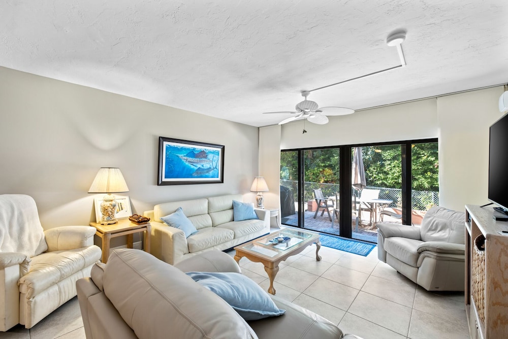 Executive Bay Club
