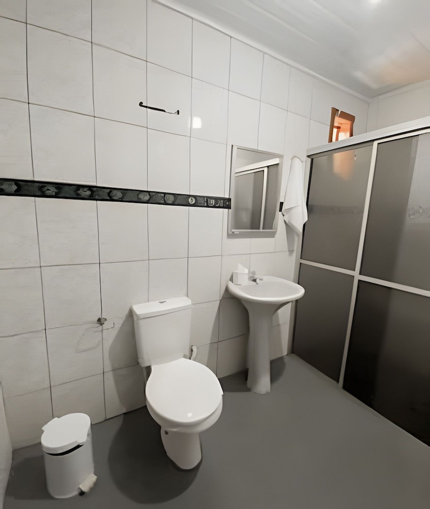 Casa 3 suites 1 quarto piscina AC 10 Hos