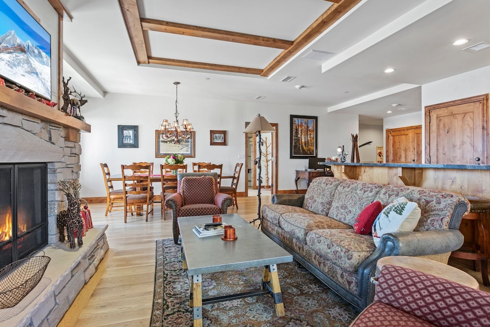Shooting Star Lodge at Deer Valley Resort - Three Bedroom Residence #205 3 Condo
