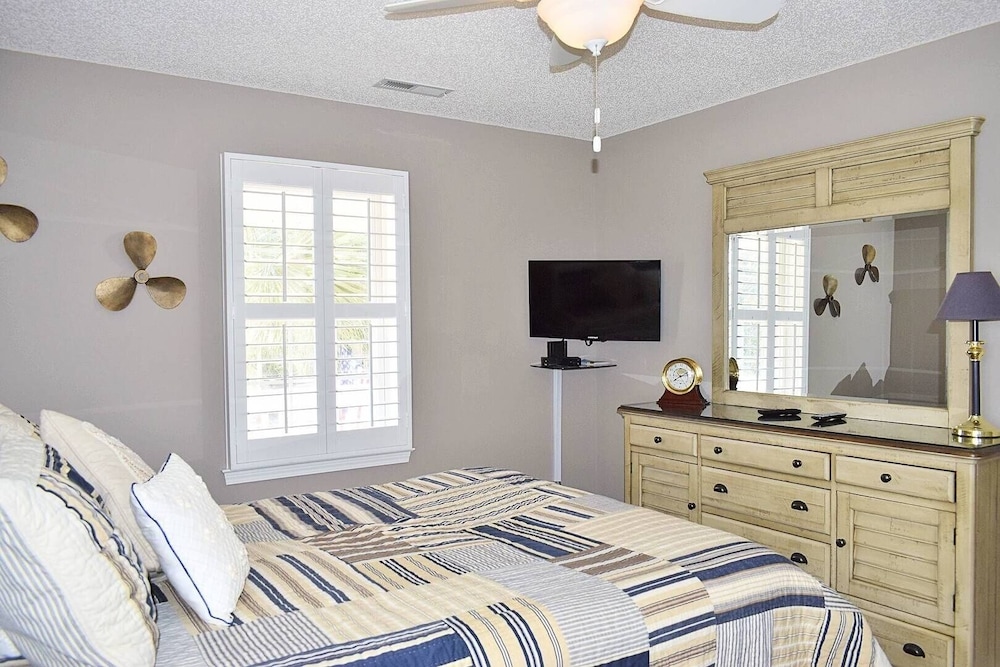 The Bucket List 4 Bedroom Home by Redawning view 2