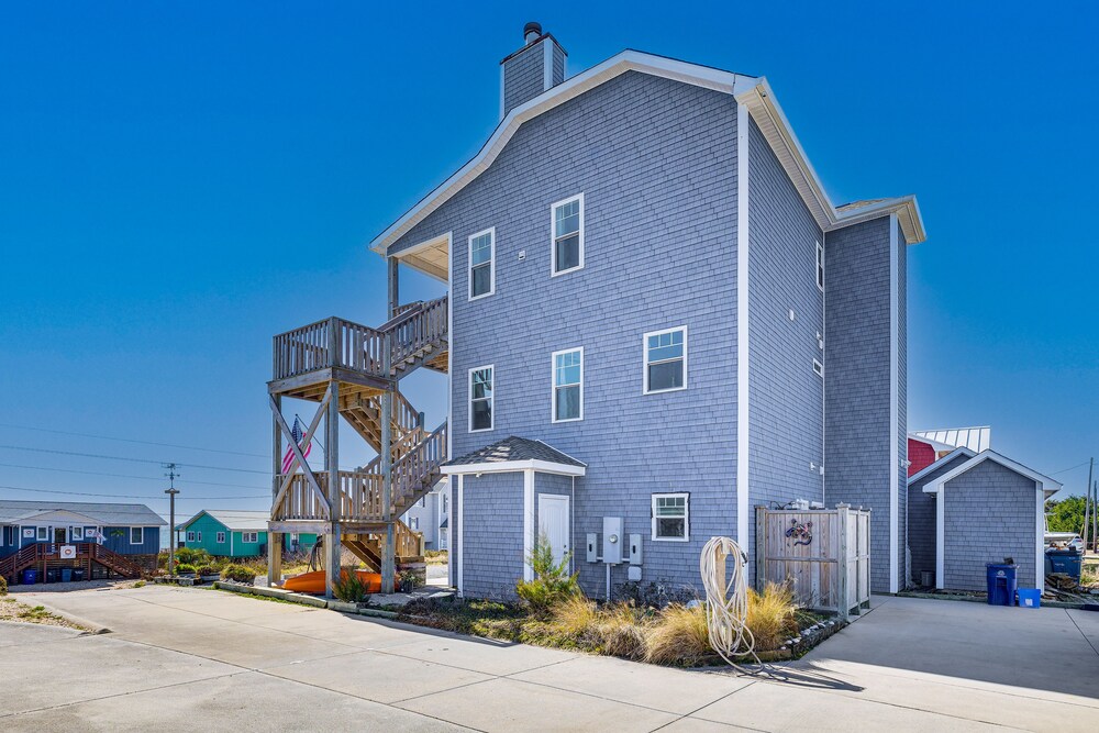 Ocean-view Apt in Emerald Isle - Walk to Beaches! view 5