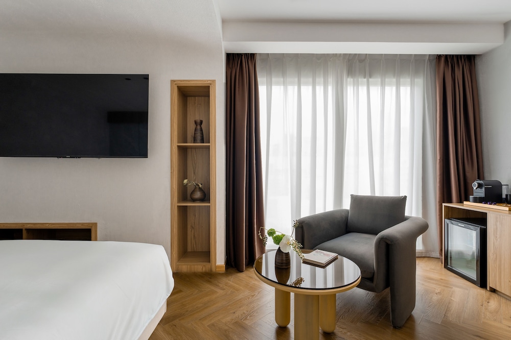 Kin Hotel Thai Van Lung 35