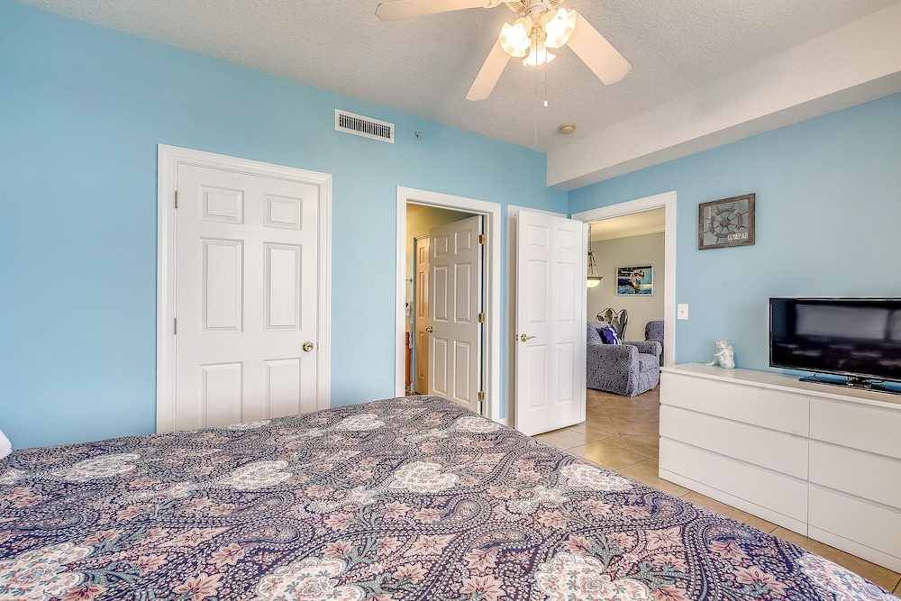 Twin Palms by Book That Condo