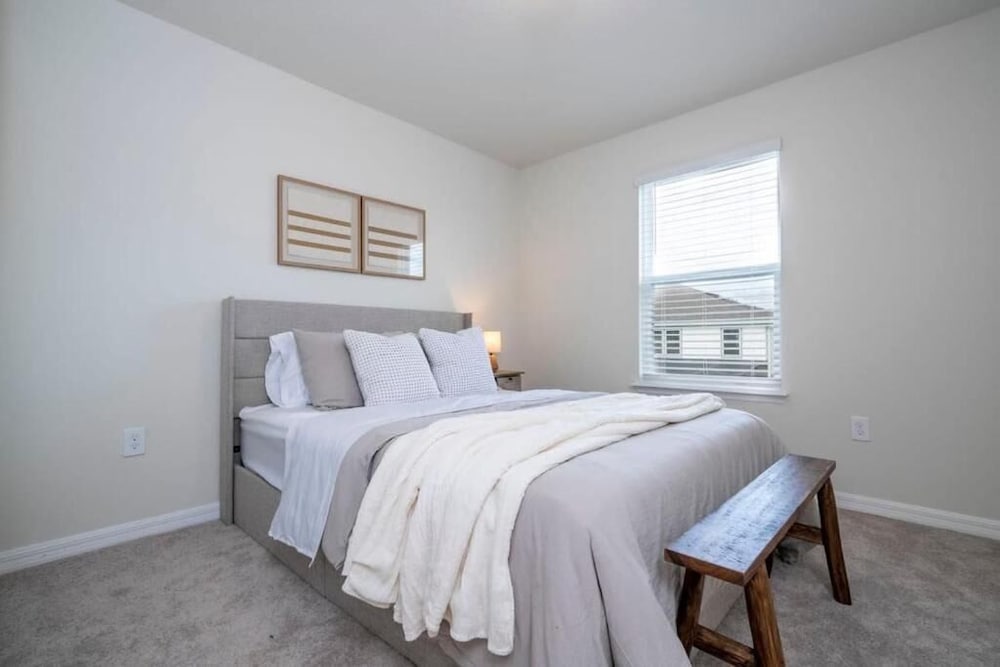 Relaxing Getaway With Private Pool & Lake View - Image 2