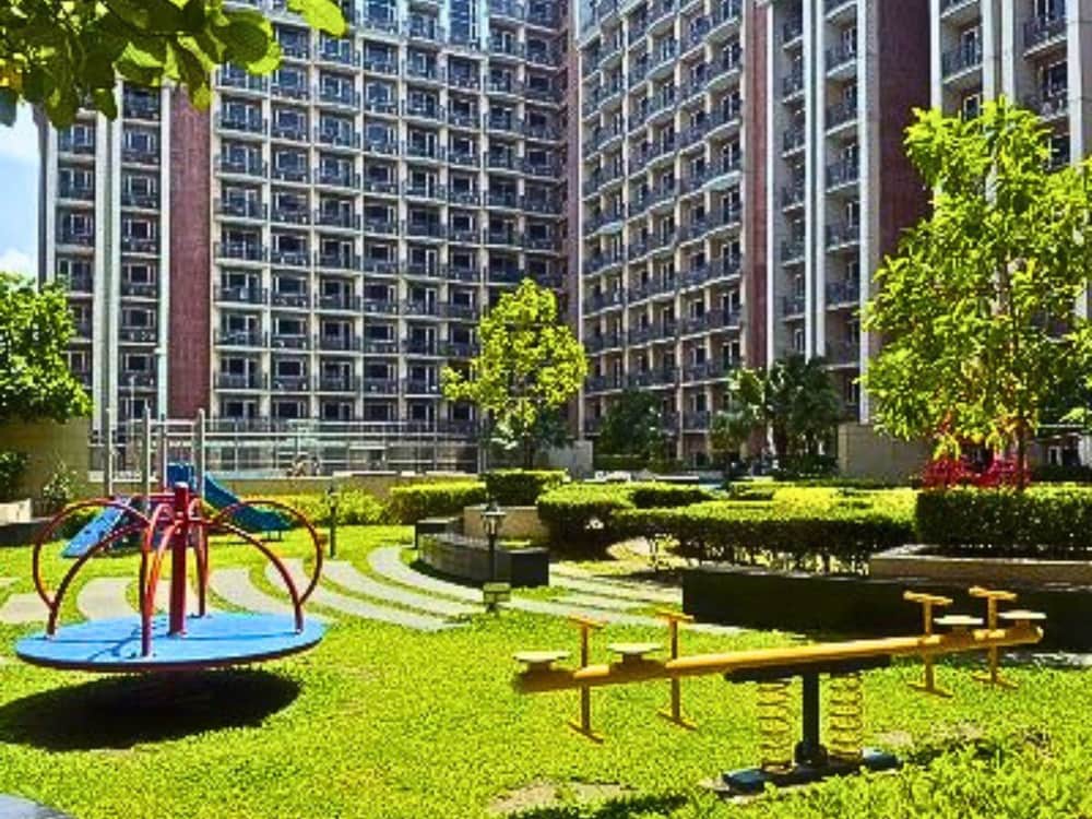 Stay Beside Mall of Asia Walk & Explore