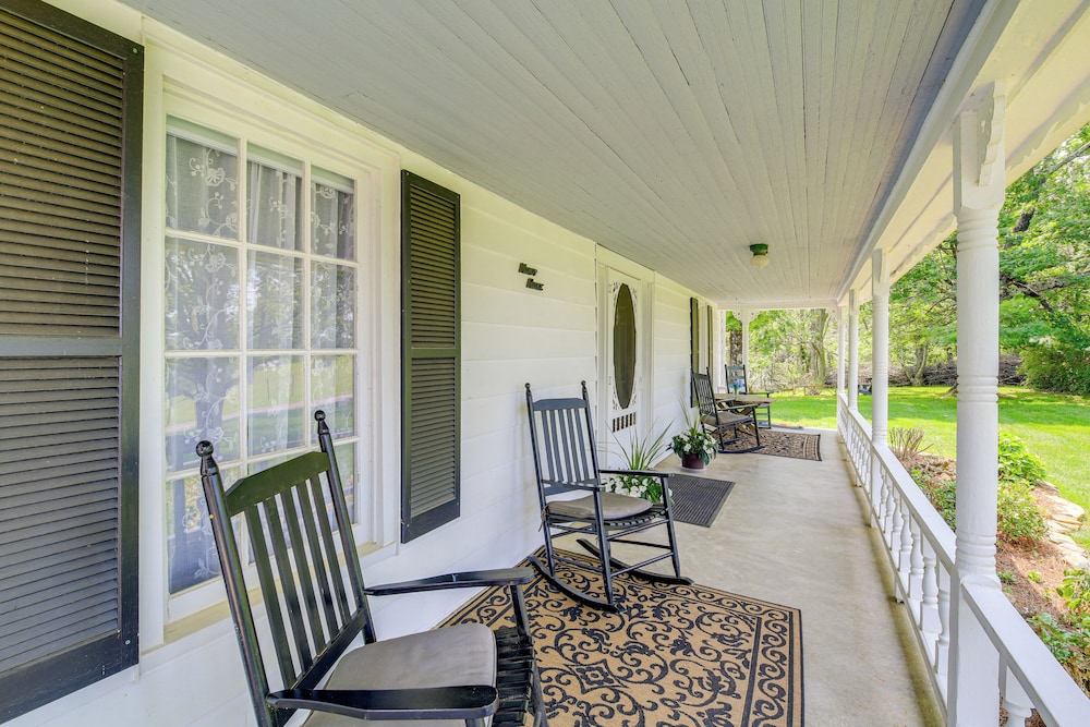 Near Blue Ridge Parkway: Galax Home w/ Mtn Views!