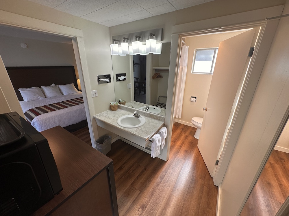 Astoria Crest Motel