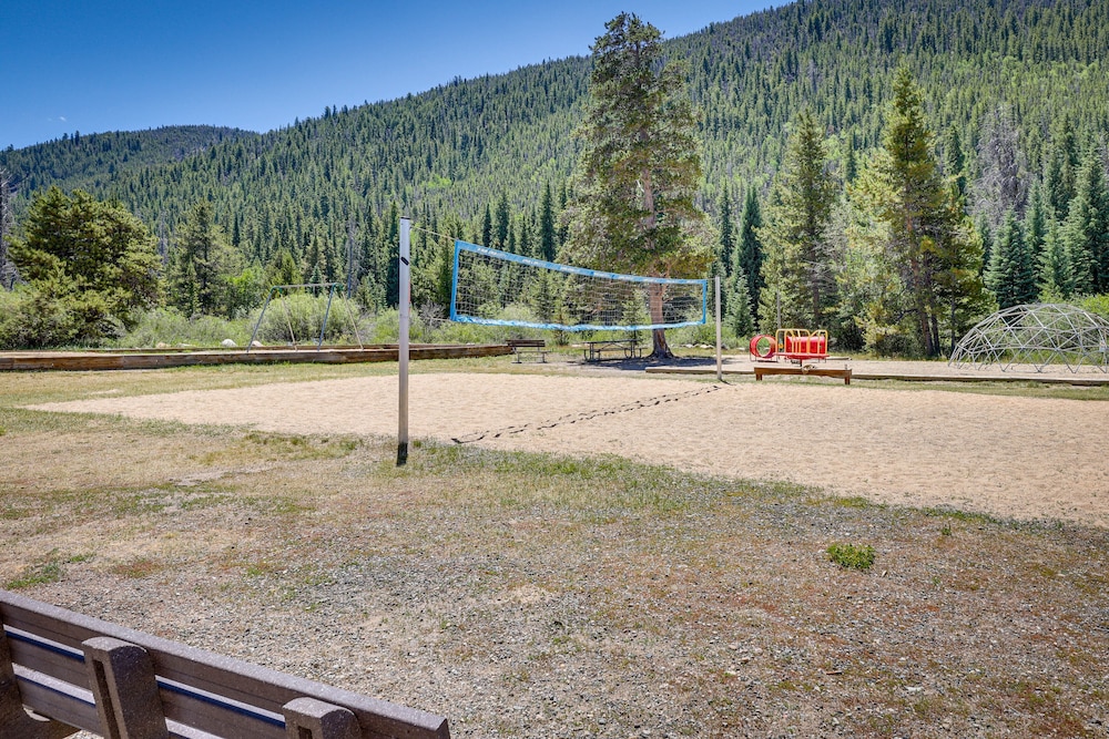Inviting Keystone Condo Rental w/ Private Balcony! view 3