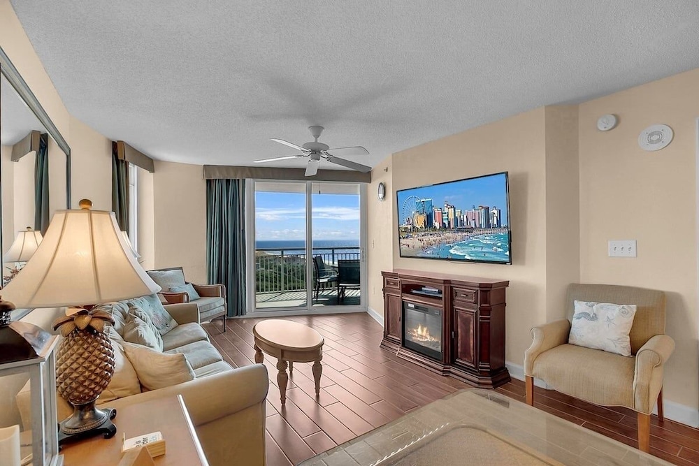 Horizon 701 3 Bedroom Condo