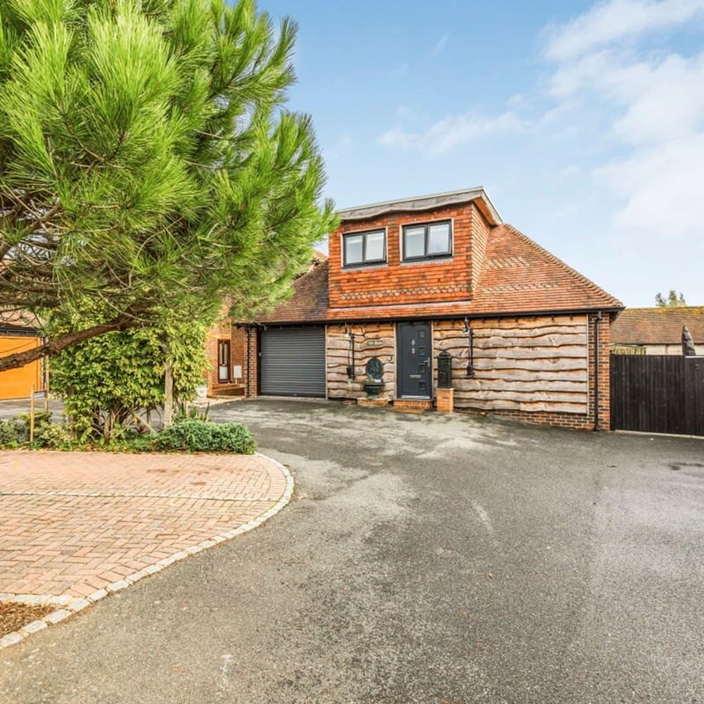 Spacious Stylish Home Nr Chichester view 5