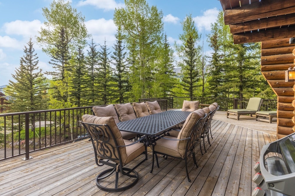 Wildwood Ridge 5 Bedroom Home