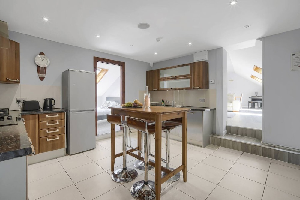 Luxury Penthouse Suite - Swansea Central - Beach