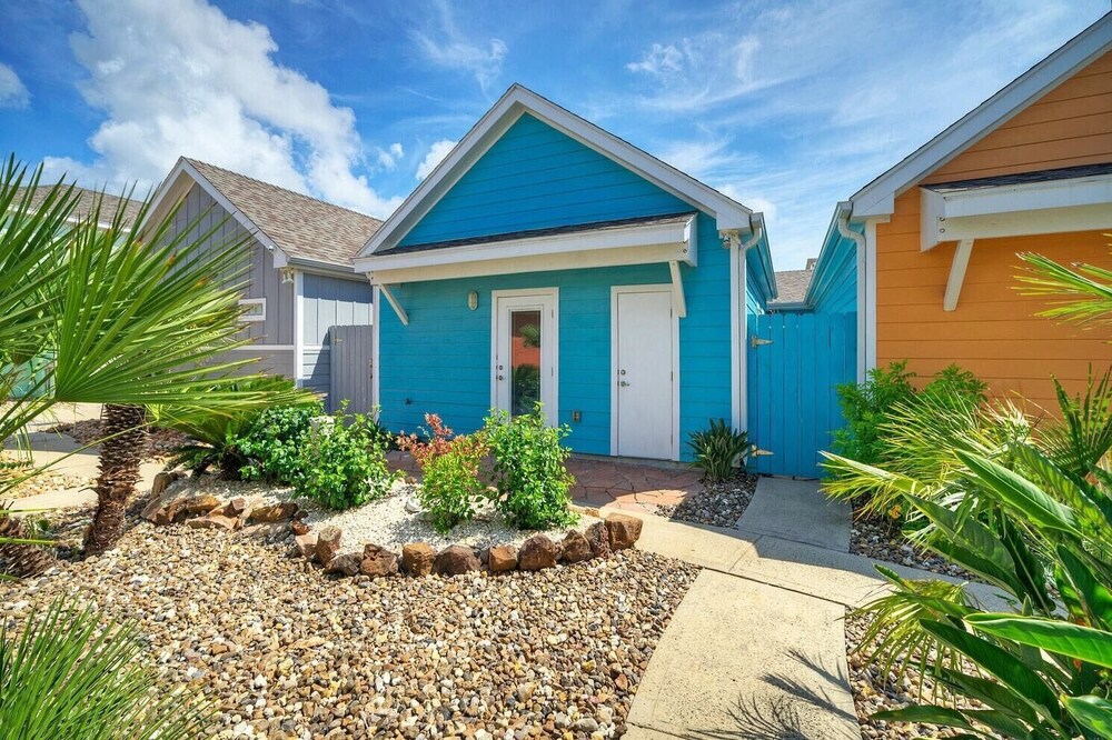 Coastal Vibe by Avantstay Sunset at the Pool and Playscape