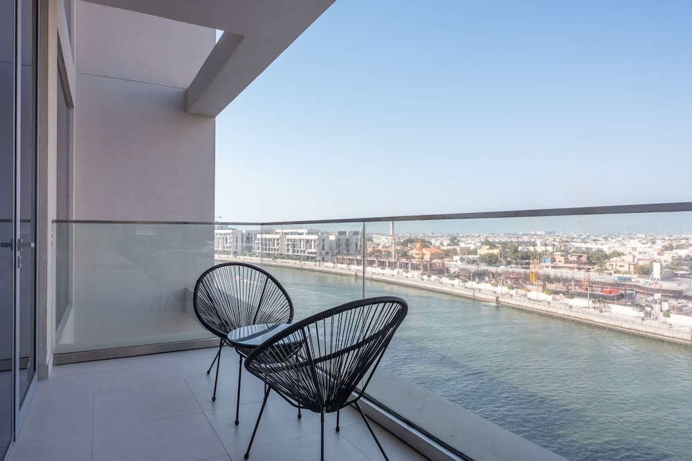 Elegant Relaxing 3-bedroom Apartment in Perfect Location at Canal Front 6